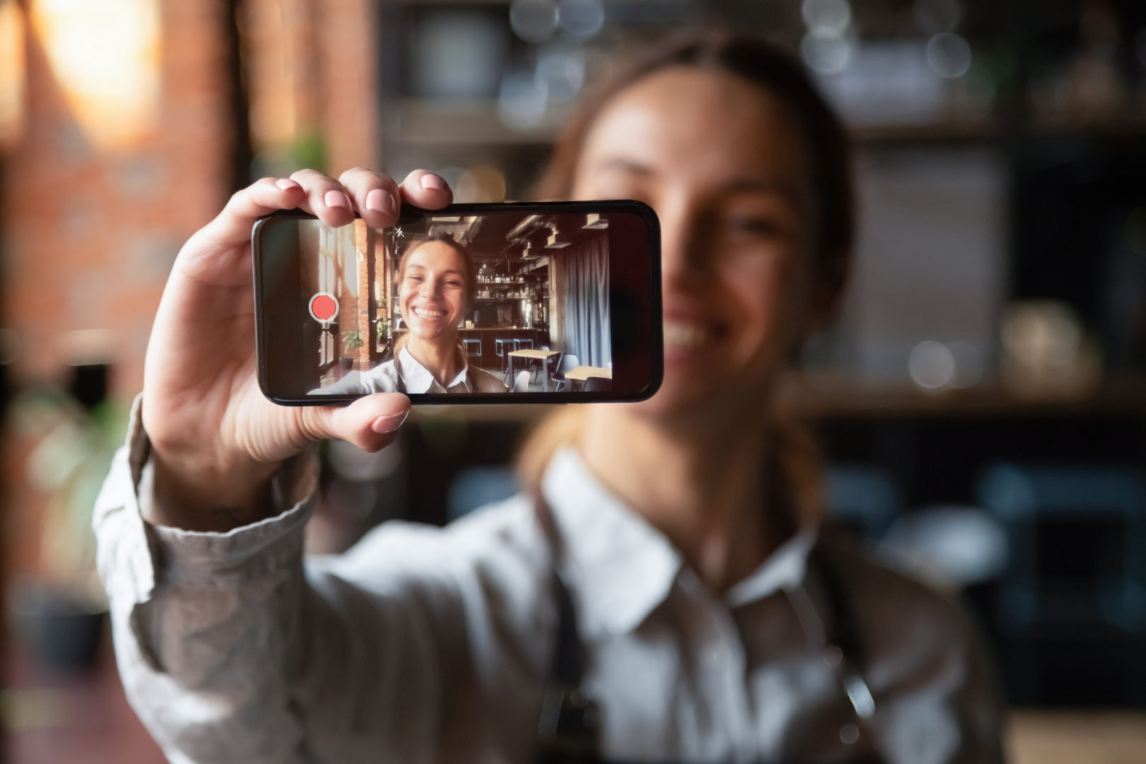 Holding the device sideways allows filming in standard 16:9 format, making aesthetically viewable on all screens including TV and computer monitors.